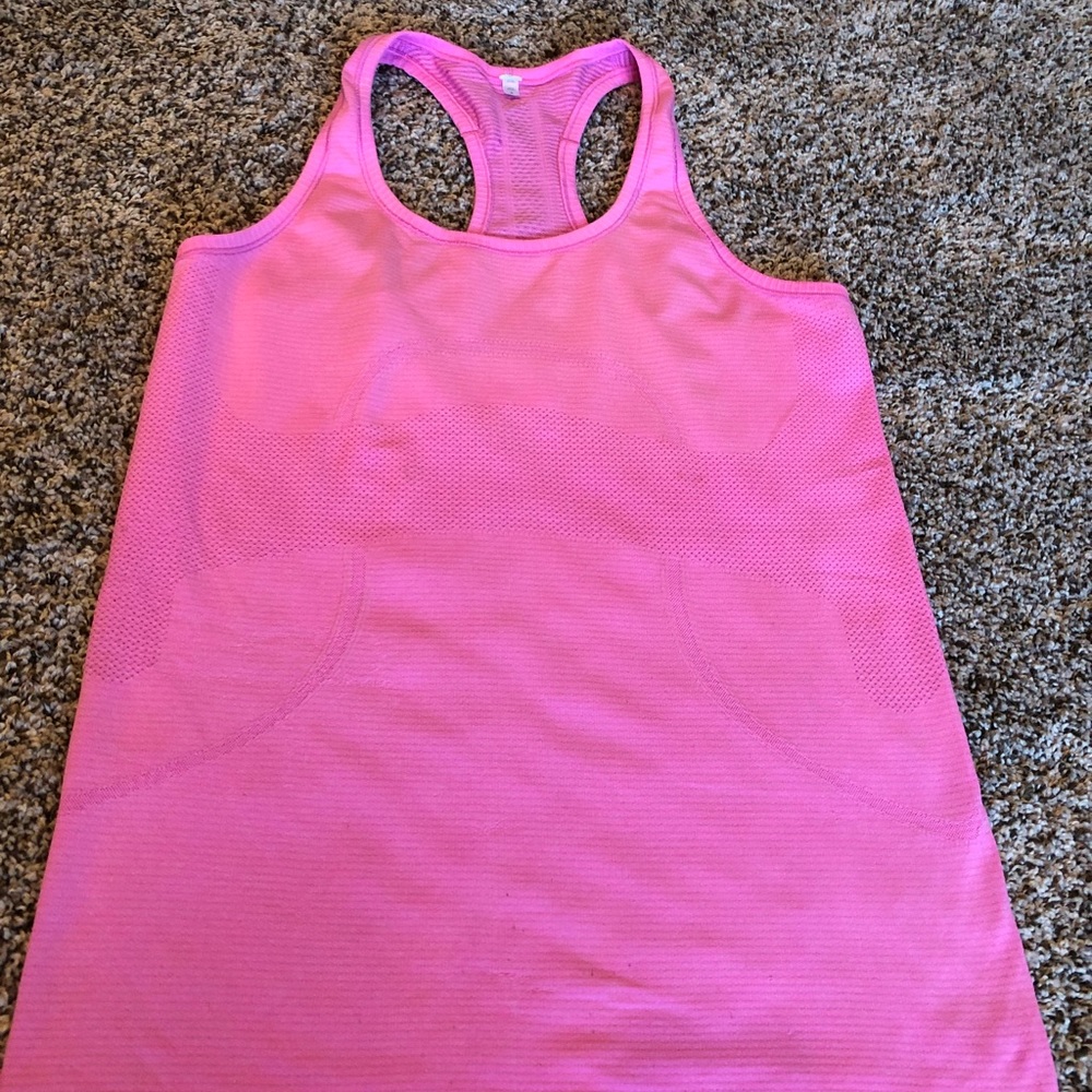 Lululemon Swiftly tank.